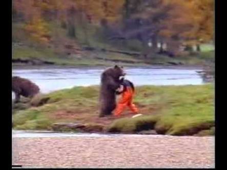 Jangan Ditiru...! Nelayan Jepang Hajar Seekor Beruang Pakai Jurus Karate