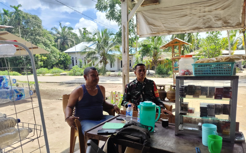 Komsos Babinsa Koramil 03 SS: Sertu Miftah Ajak Tokoh Masyarakat Jaga Kondusivitas Wilayah