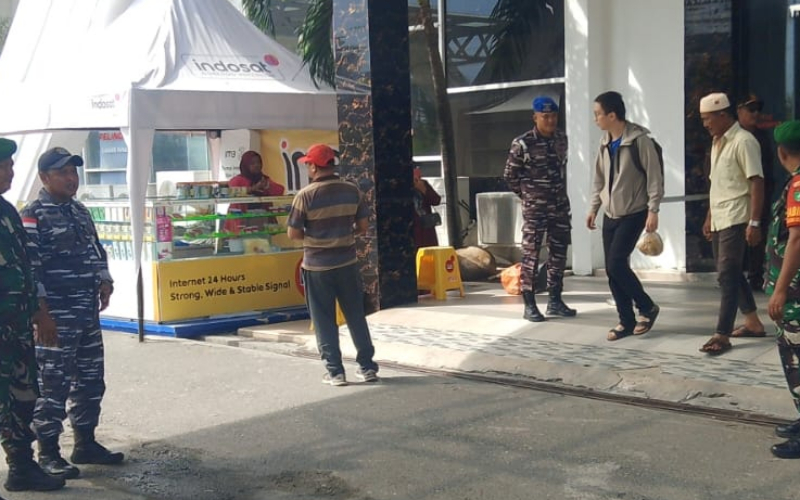 Dukung Operasi Lilin 2025–2026, Babinsa Buluh Kasap Amankan Kedatangan Kapal Ferry di Pelabuhan Dumai