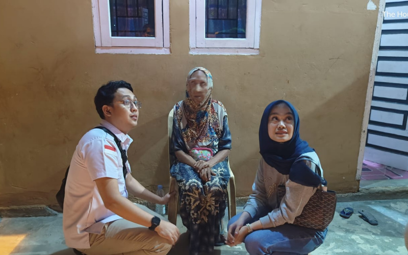 Karang Taruna dan Gurupu Bantu Nenek Yunarti Korban Kebakaran