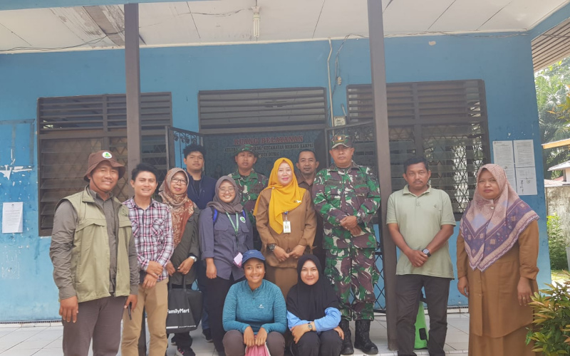 Identifikasi lokasi Penanaman Mangrove, Danpos Ramil Medang Kampai Dampingi Tim BRHM Pusat