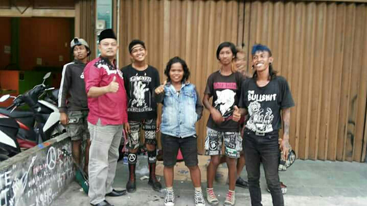 Komunitas Anak Punk Duri Berikan Sumbangan Untuk Aceh