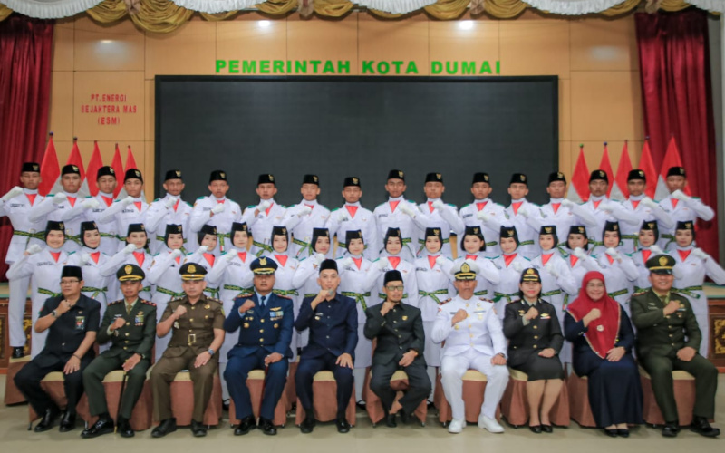 Paskibraka Tahun 2023 Dikukuhkan Walikota Dumai