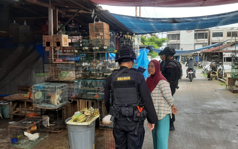 Satgas Tindak Brimobda Riau Patroli Sambang ke Pusat Perbelanjaan