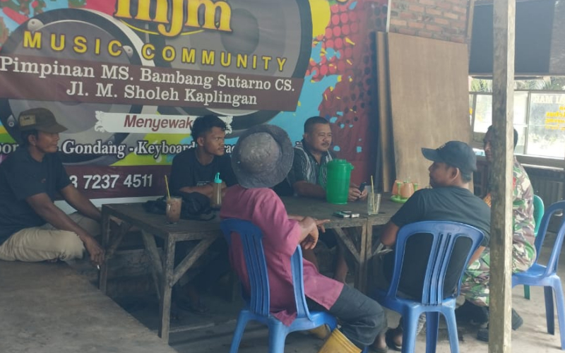 Babinsa Lubuk Gaung Ajak Tokoh Masyarakat Jaga Kamtibmas dan Persatuan