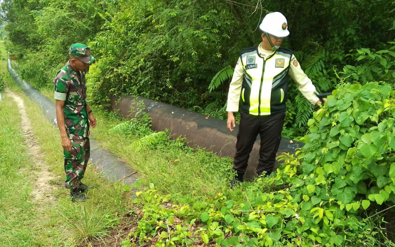 Babinsa Sertu Nono Pastikan Kelancaran Distribusi Energi Serta Menjaga Aset Vital