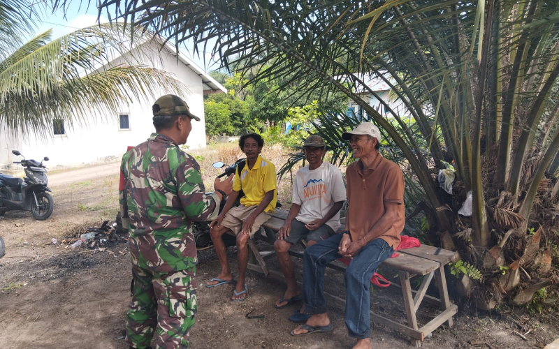 Babinsa Laksanakan Patroli Karhutla di Bagan Besar Timur