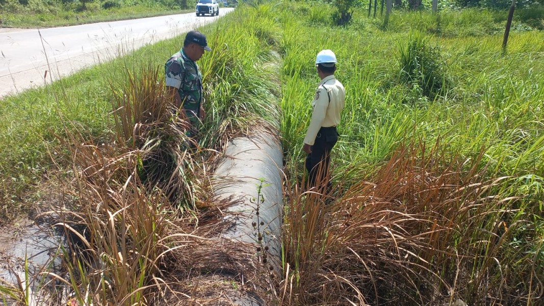 Amankan Jalur Pipa PHR, Koramil 02/BK dan Security Lakukan Patroli hingga Km 22