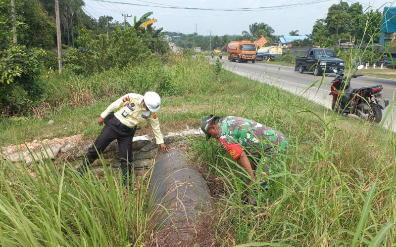 Aktif Patroli, Koramil 02 Jaga Keamanan di Jalur Pipa Minyak Pertamina