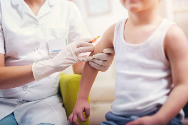 Mengenal Berbagai Efek Samping Imunisasi: Bahaya Atau Tidak?