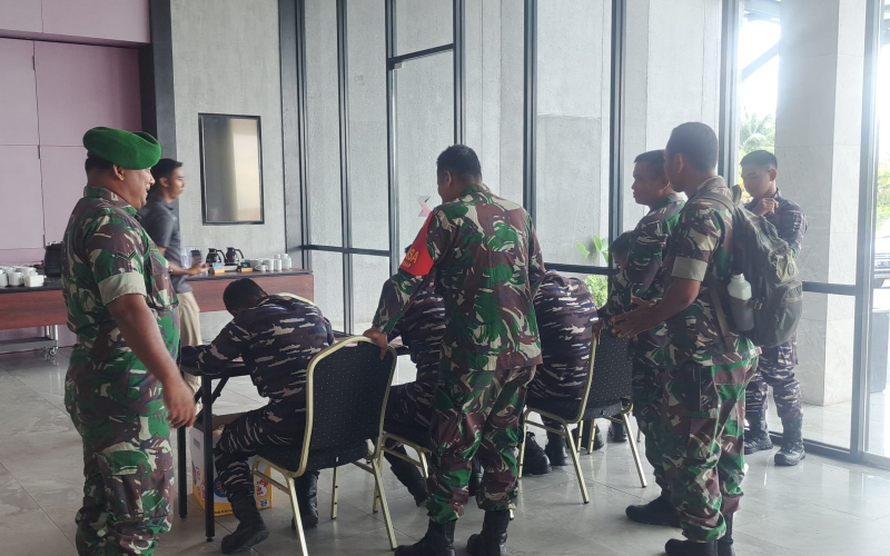 Personel Kodim Dumai Ikut Donor Darah di Anniversary ke-6 The Zuri Hotel Dumai